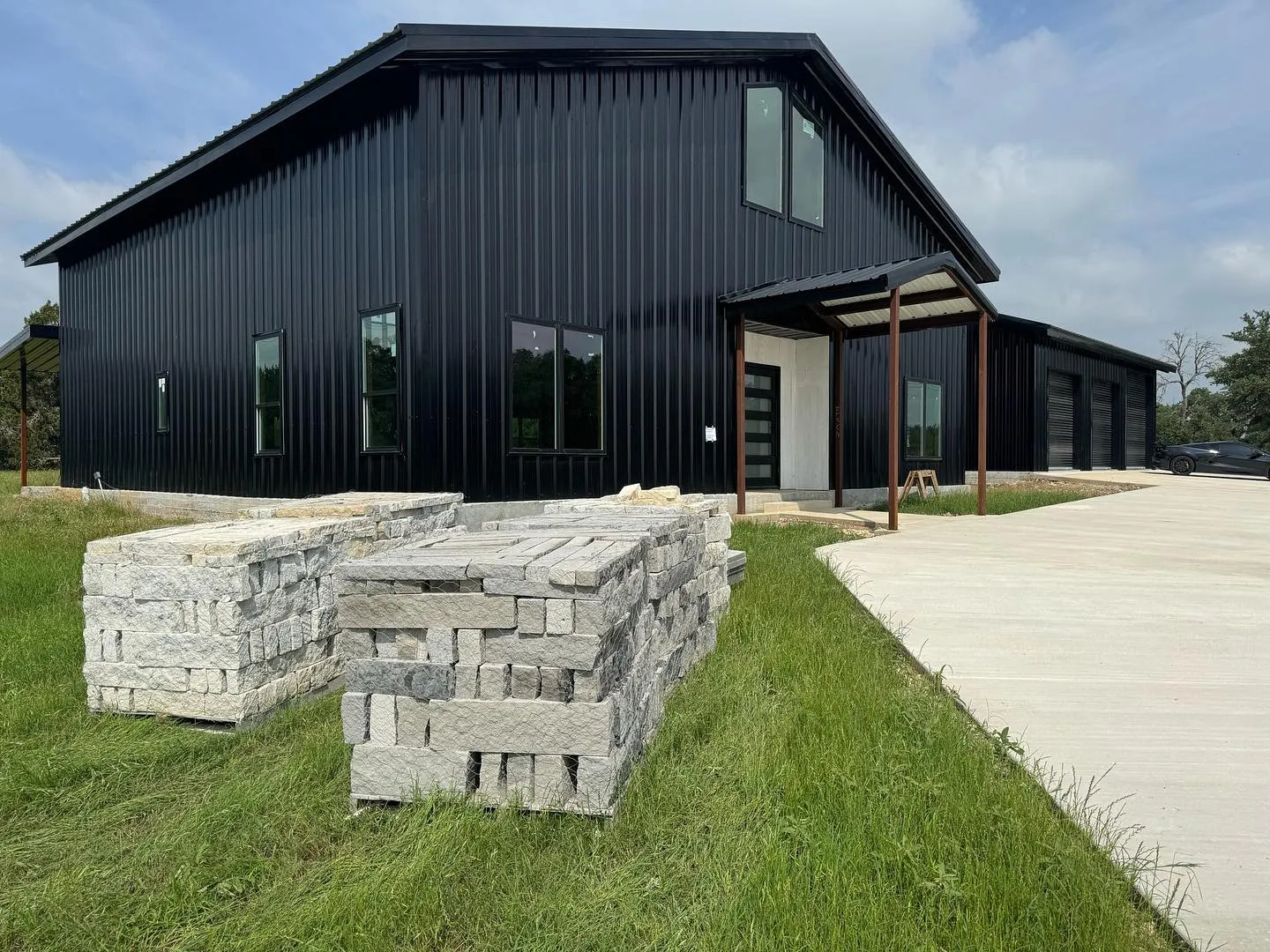 Steel building by Signature Steel Structures